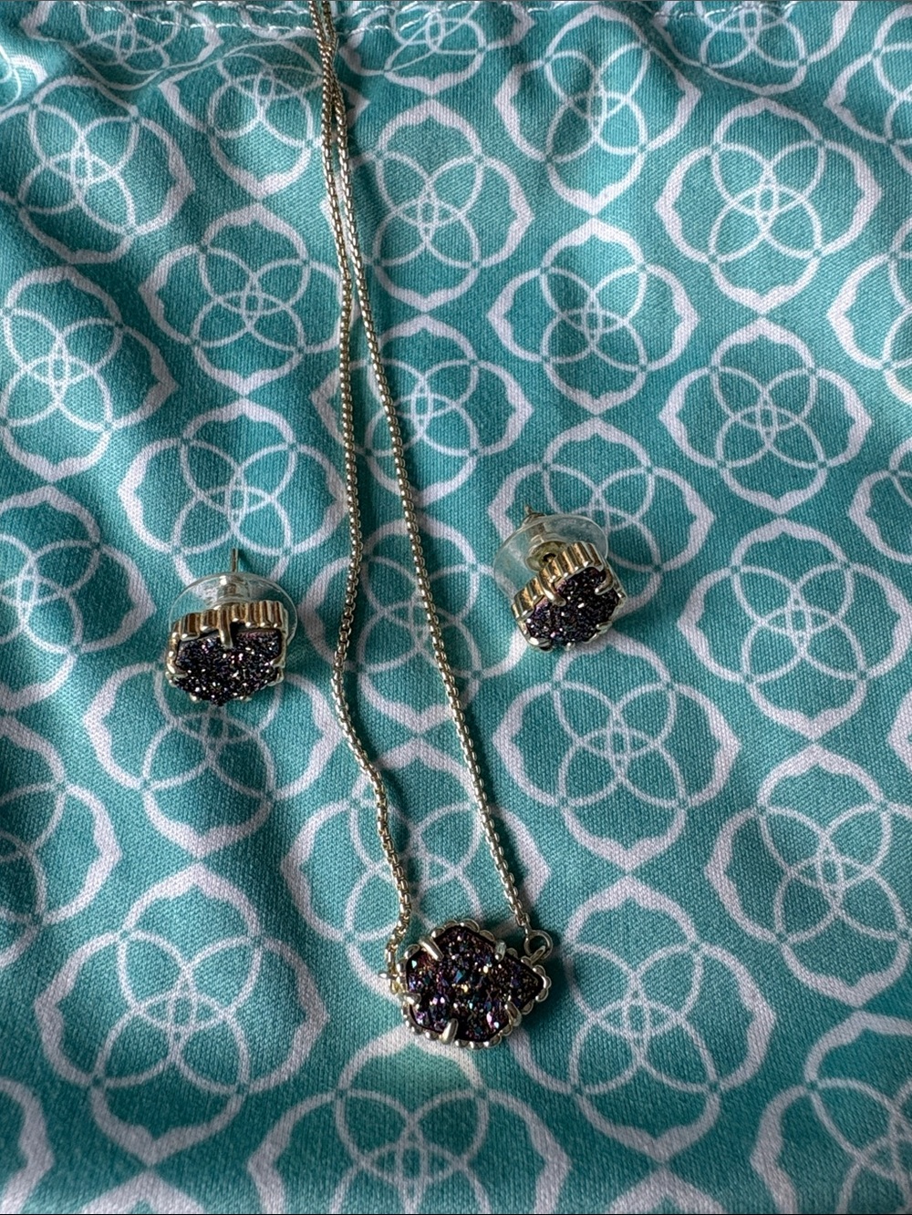 Kendra Scott necklace and earring set